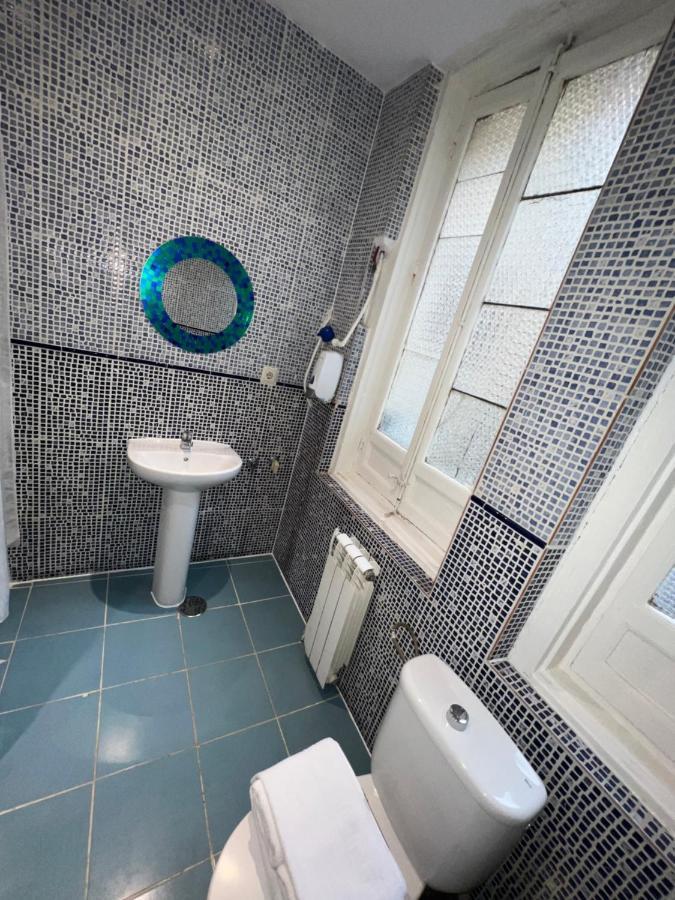 Hostal Abaaly Madrid Exterior photo