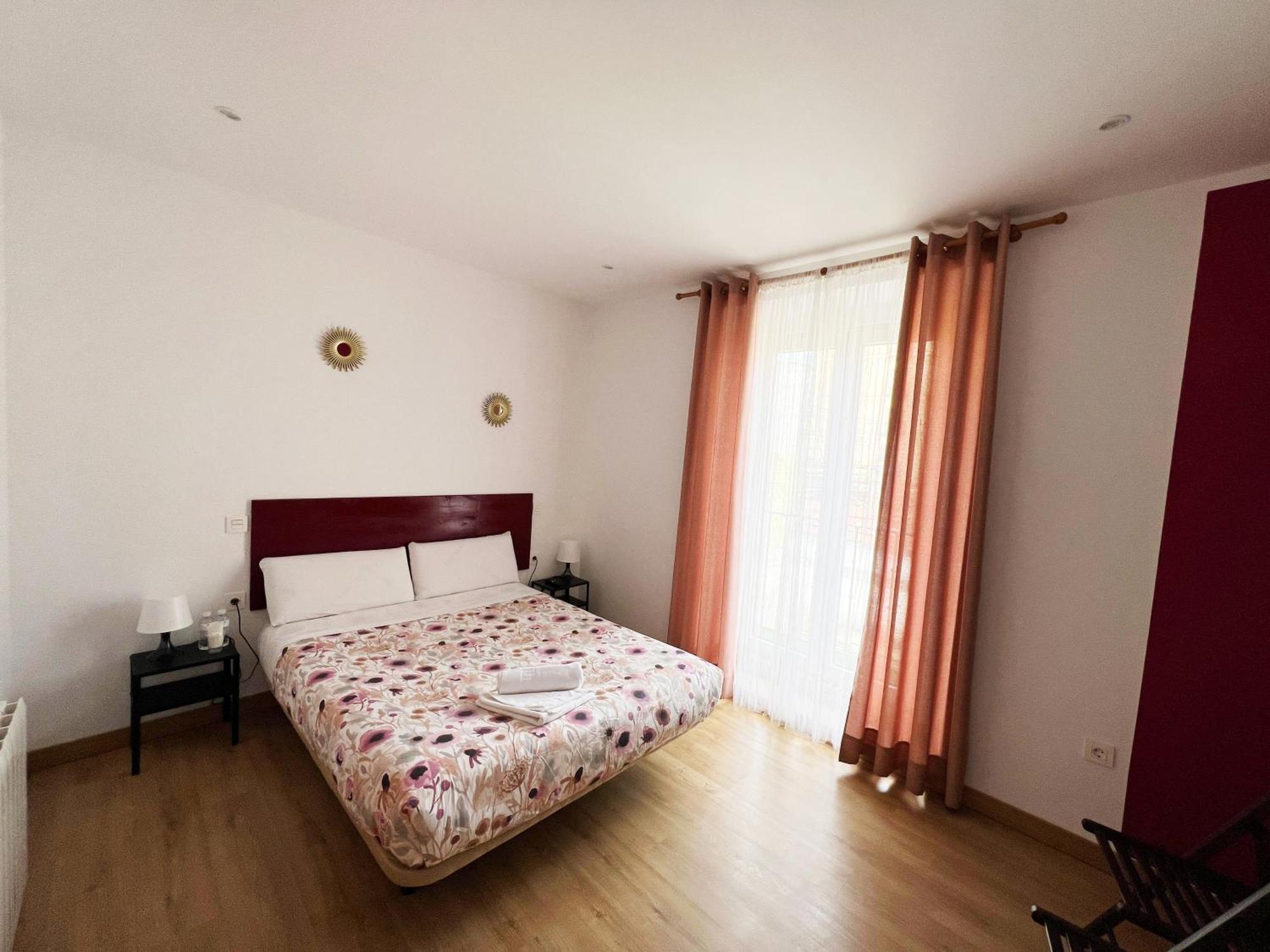 Hostal Abaaly Madrid Exterior photo