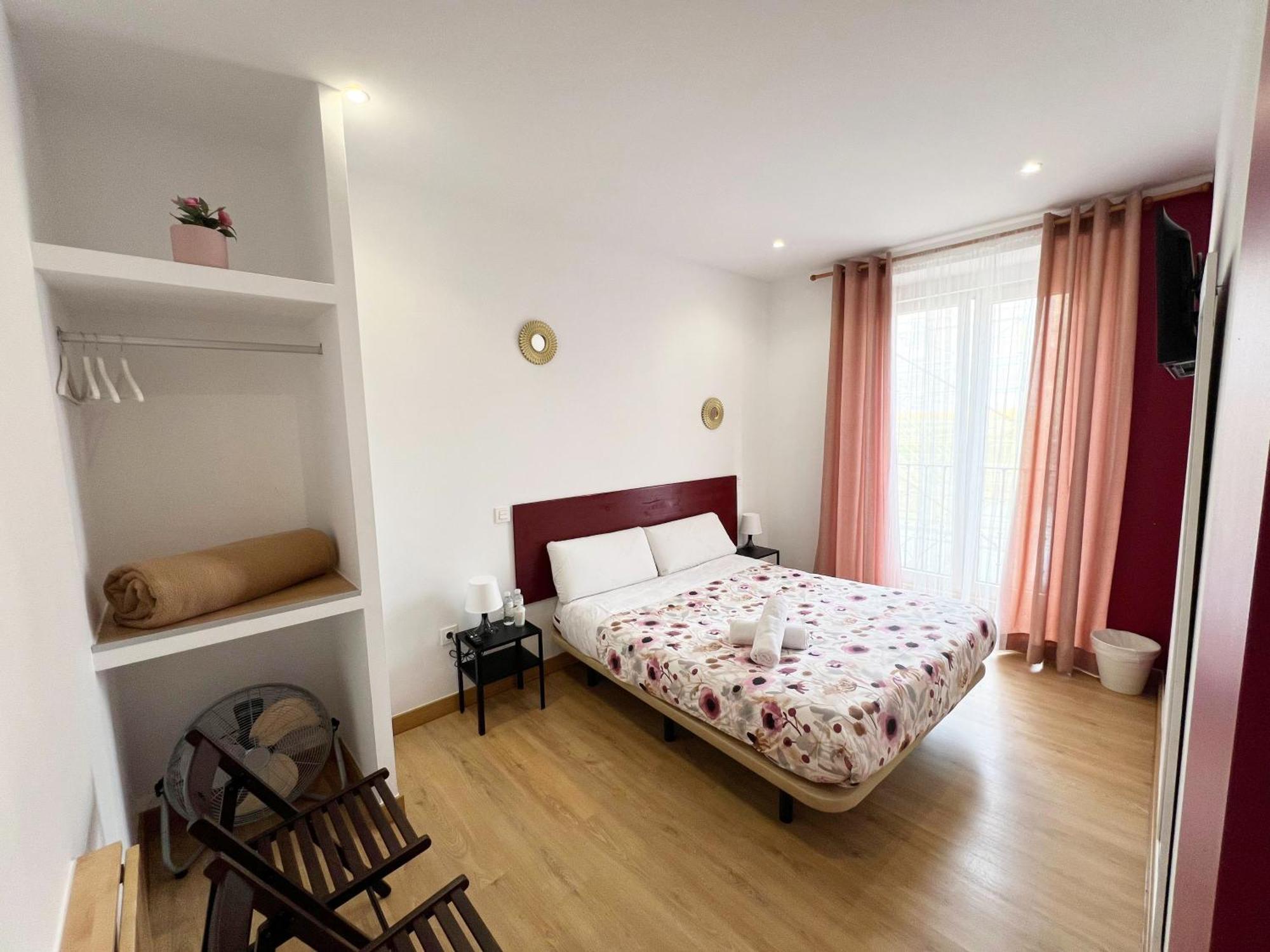 Hostal Abaaly Madrid Exterior photo