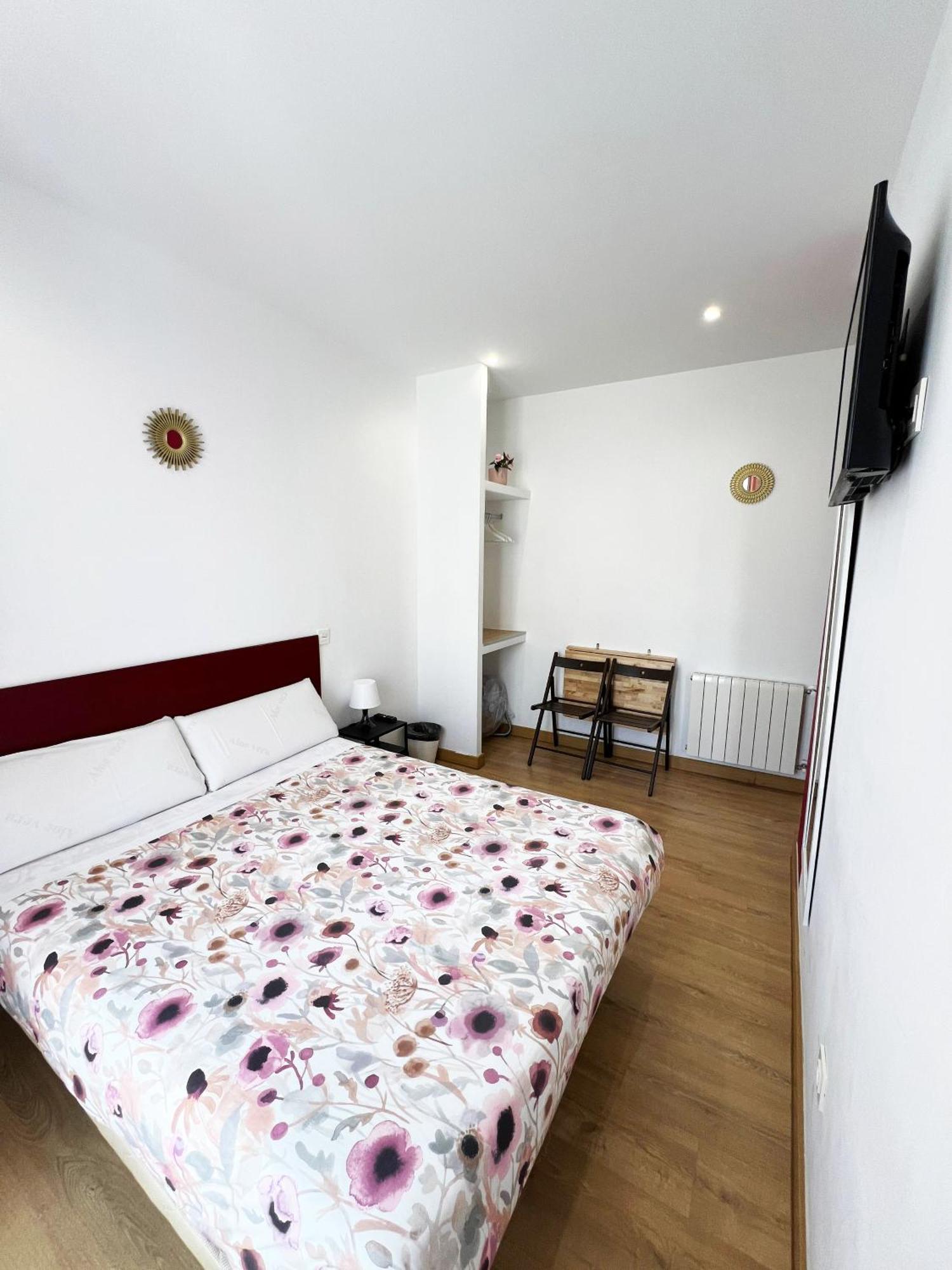 Hostal Abaaly Madrid Exterior photo