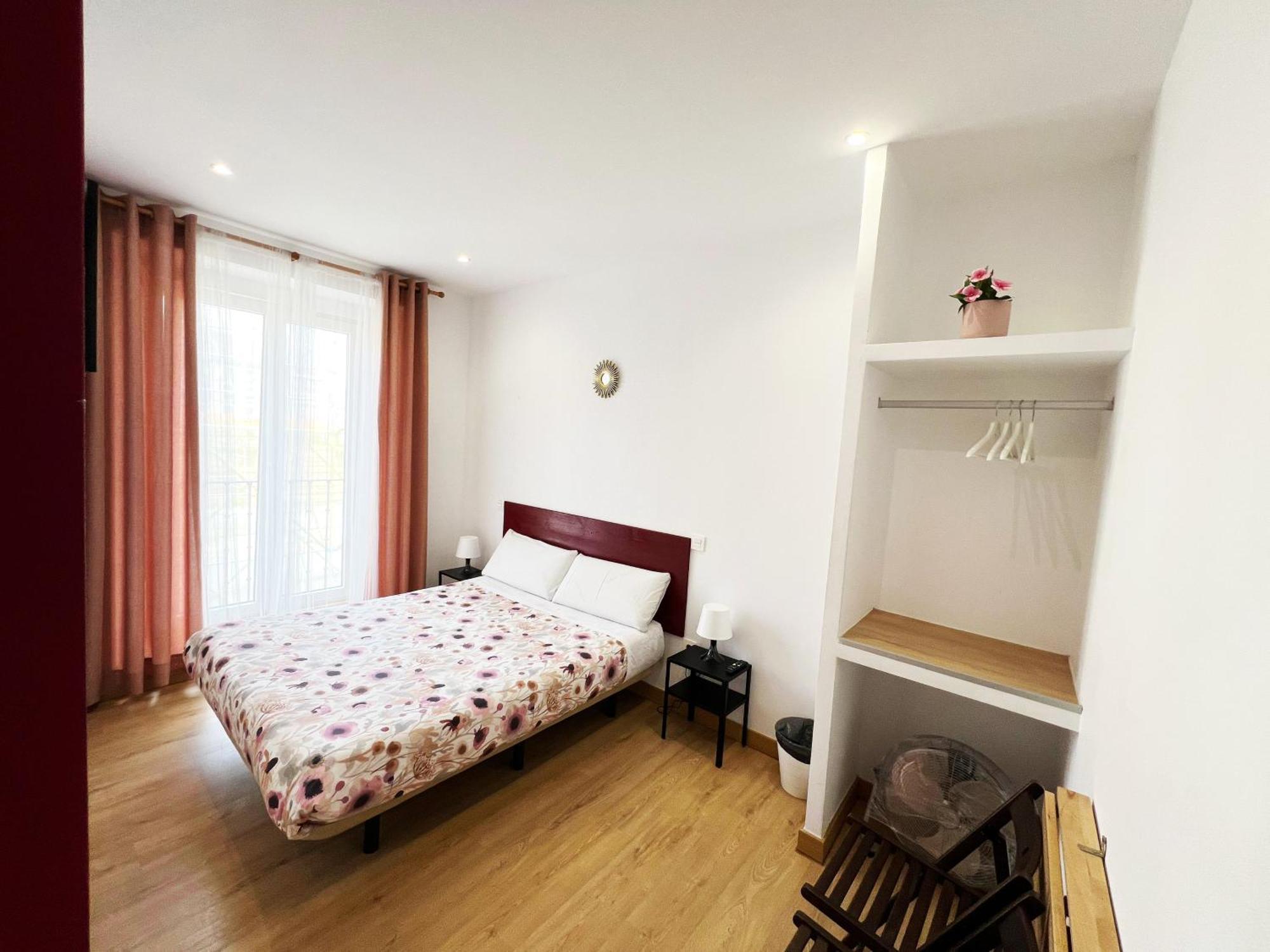 Hostal Abaaly Madrid Exterior photo