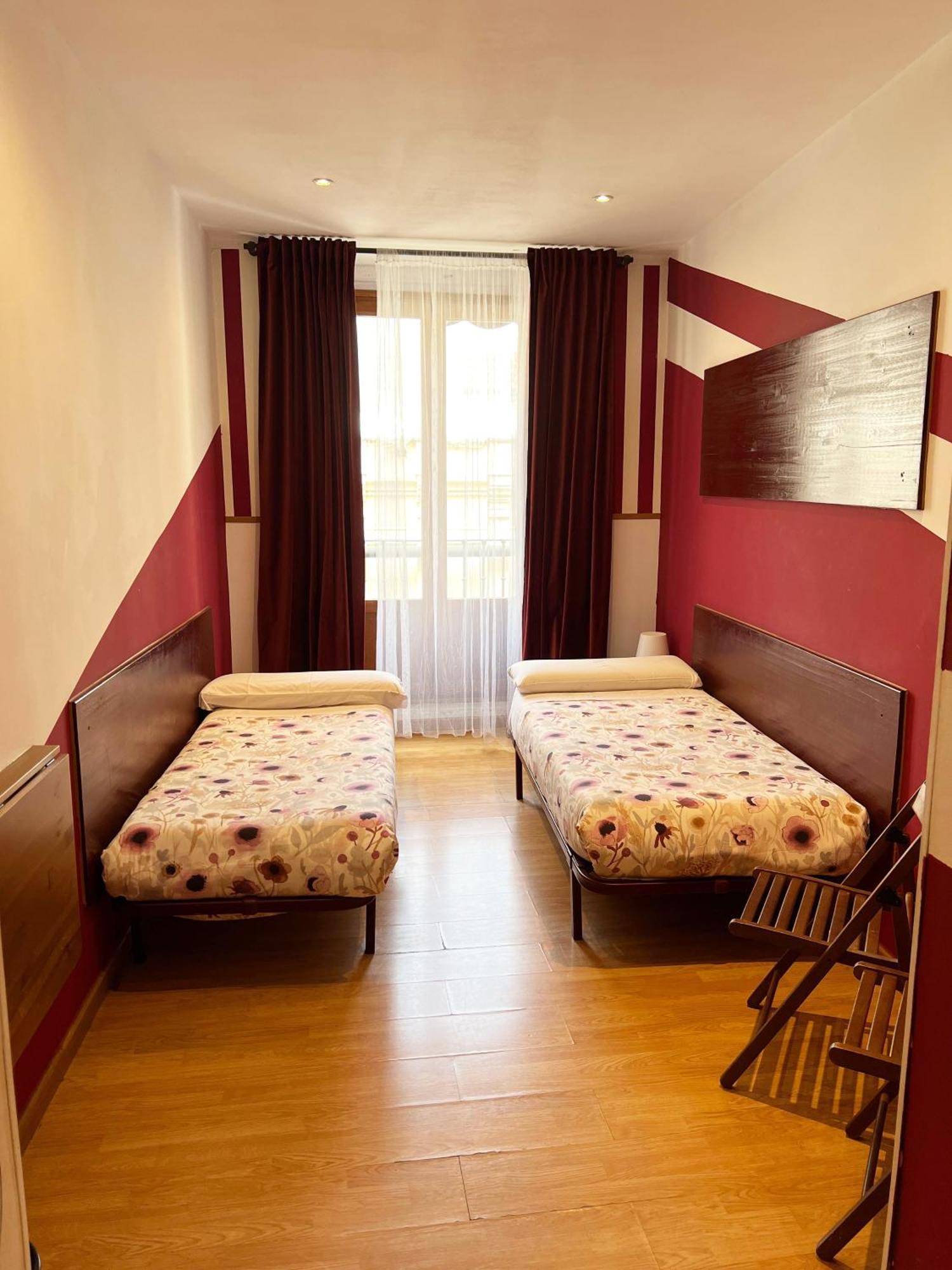 Hostal Abaaly Madrid Exterior photo