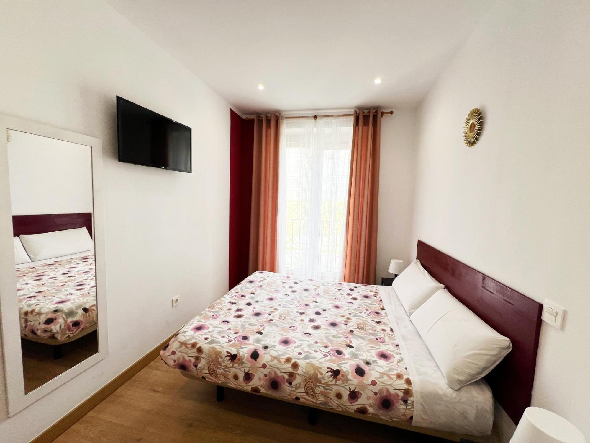 Hostal Abaaly Madrid Exterior photo