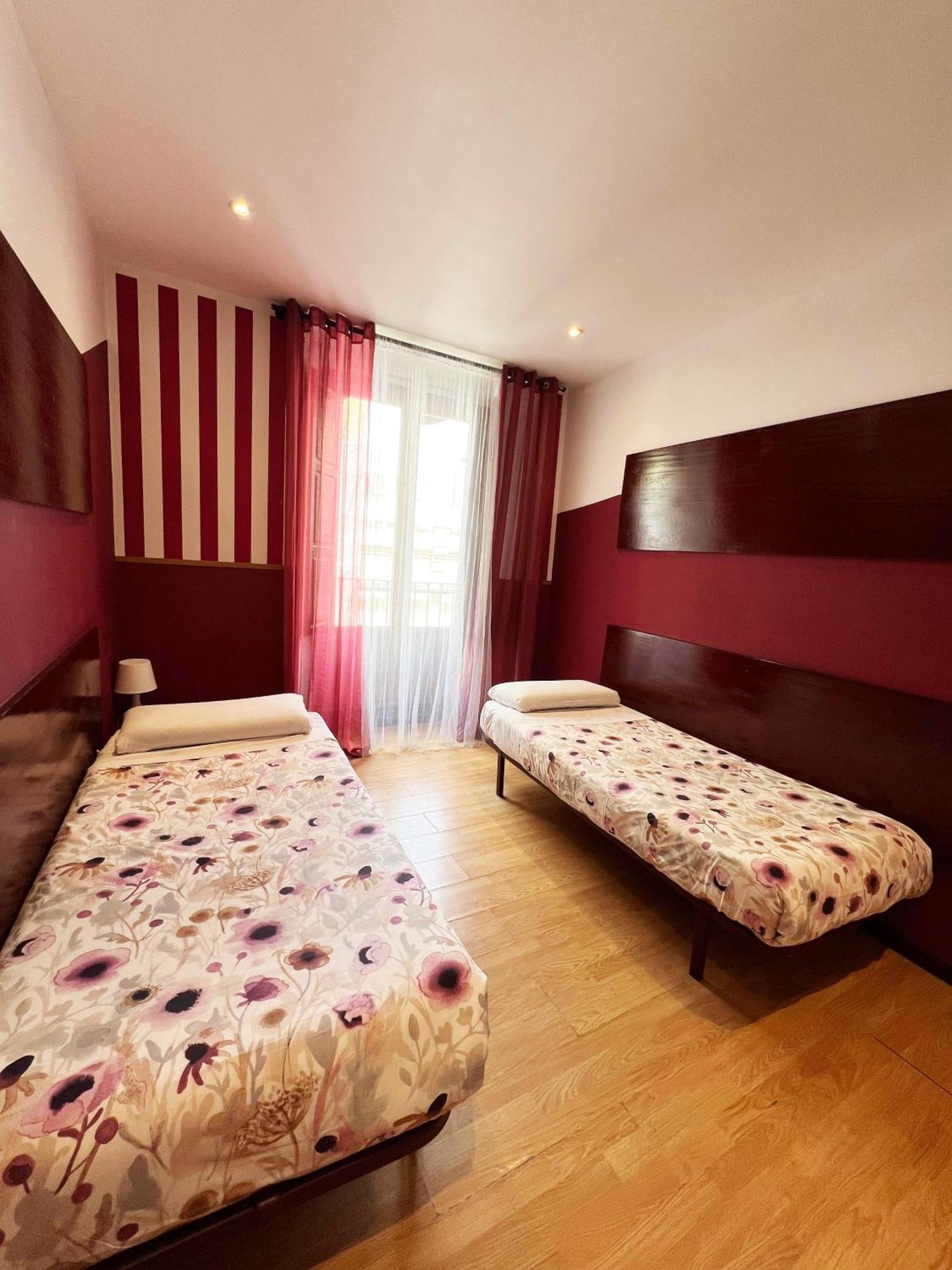 Hostal Abaaly Madrid Exterior photo