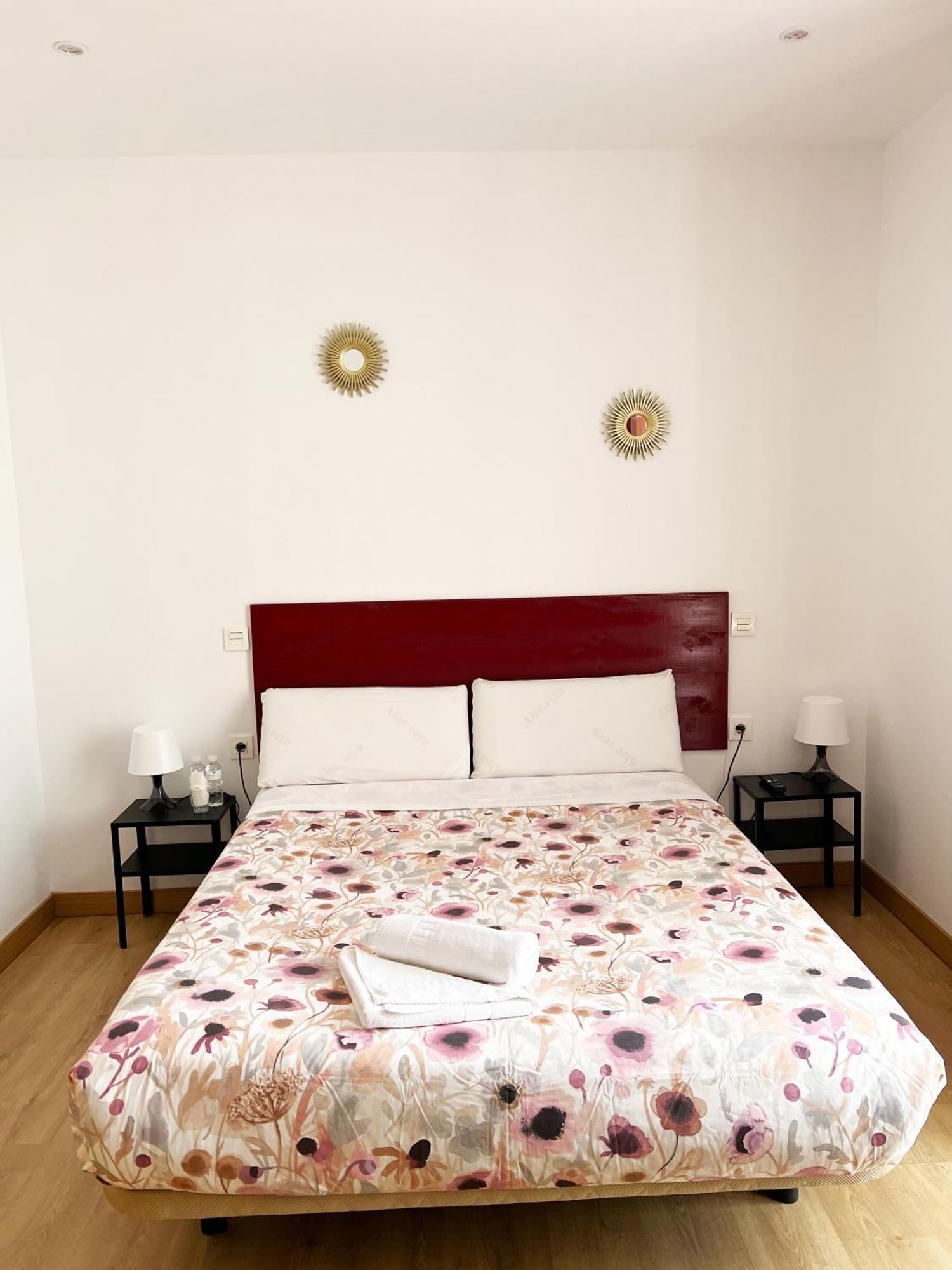Hostal Abaaly Madrid Exterior photo