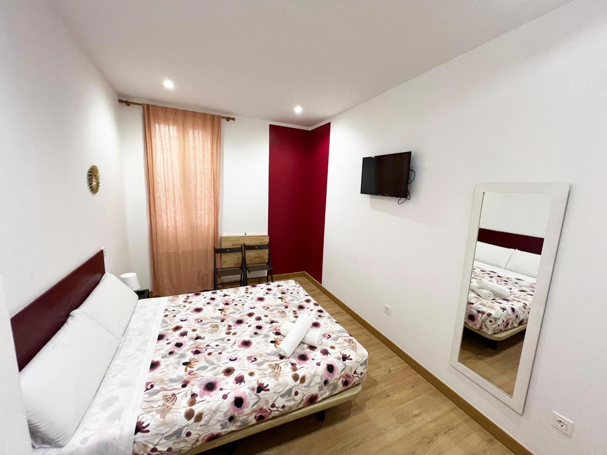 Hostal Abaaly Madrid Exterior photo