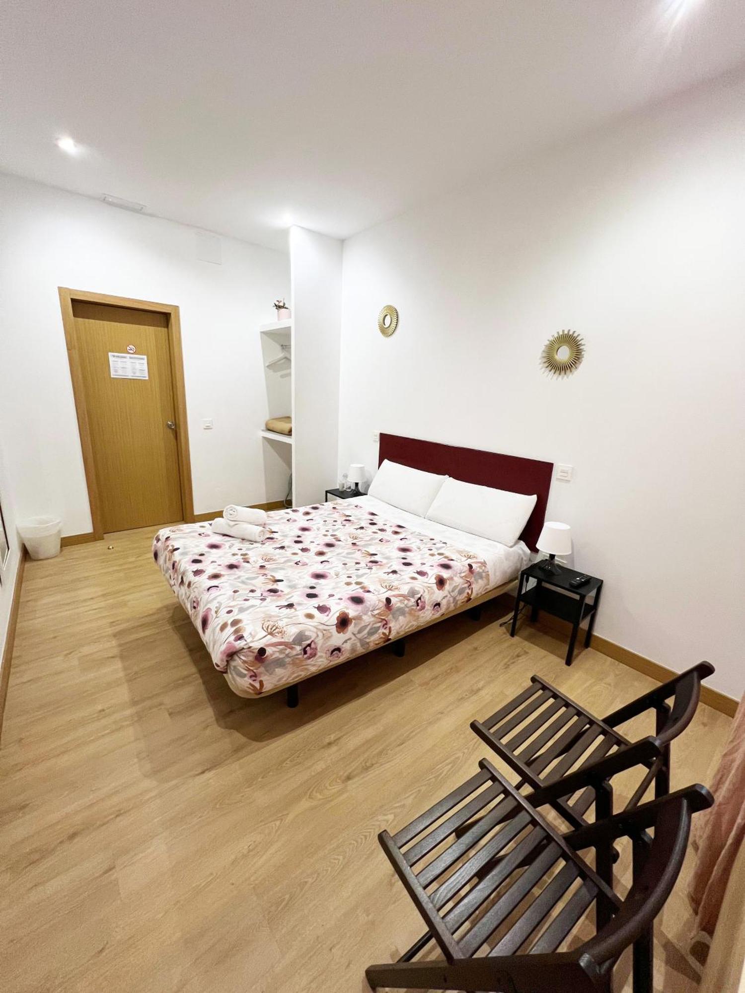 Hostal Abaaly Madrid Exterior photo