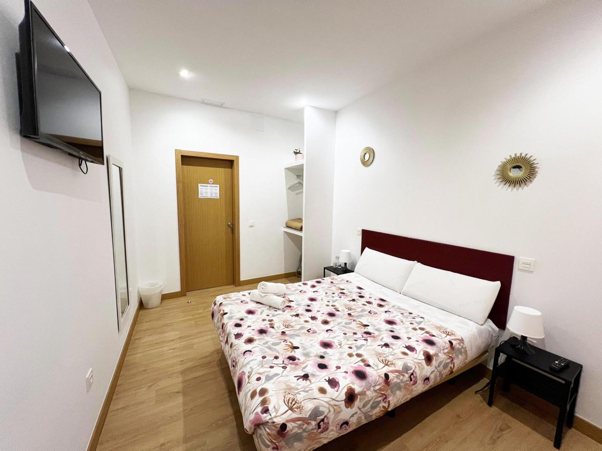 Hostal Abaaly Madrid Exterior photo