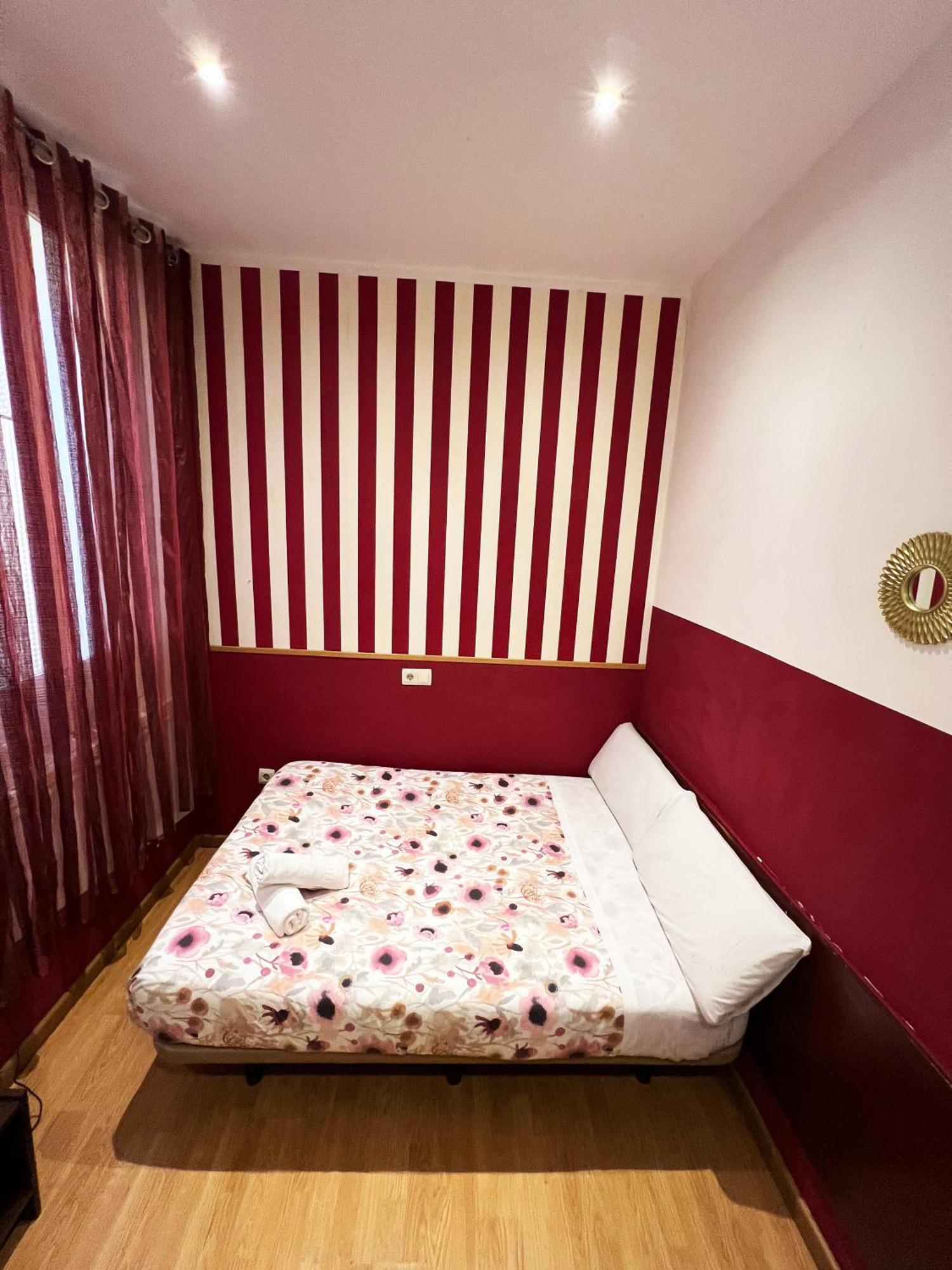 Hostal Abaaly Madrid Exterior photo