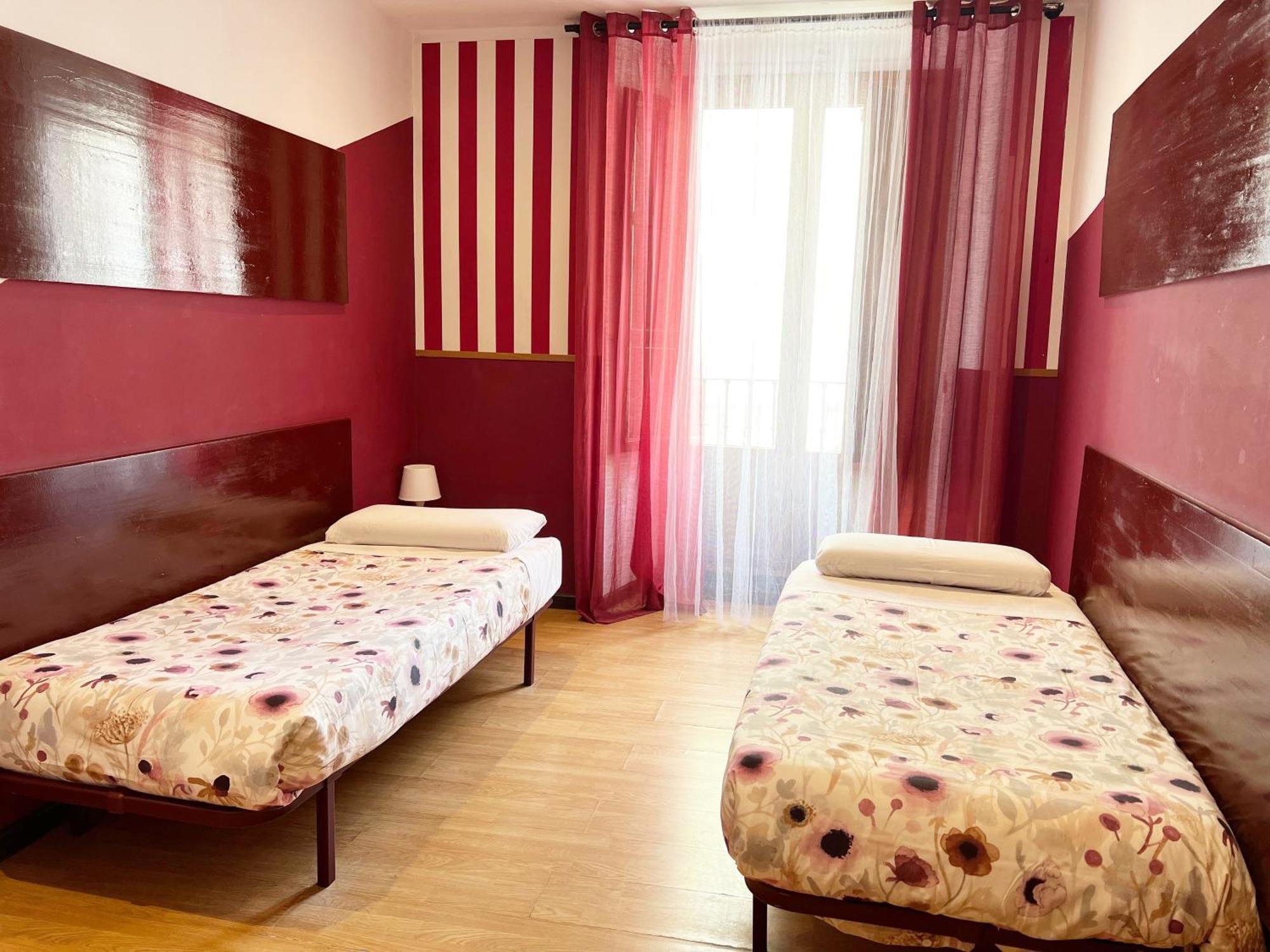 Hostal Abaaly Madrid Exterior photo