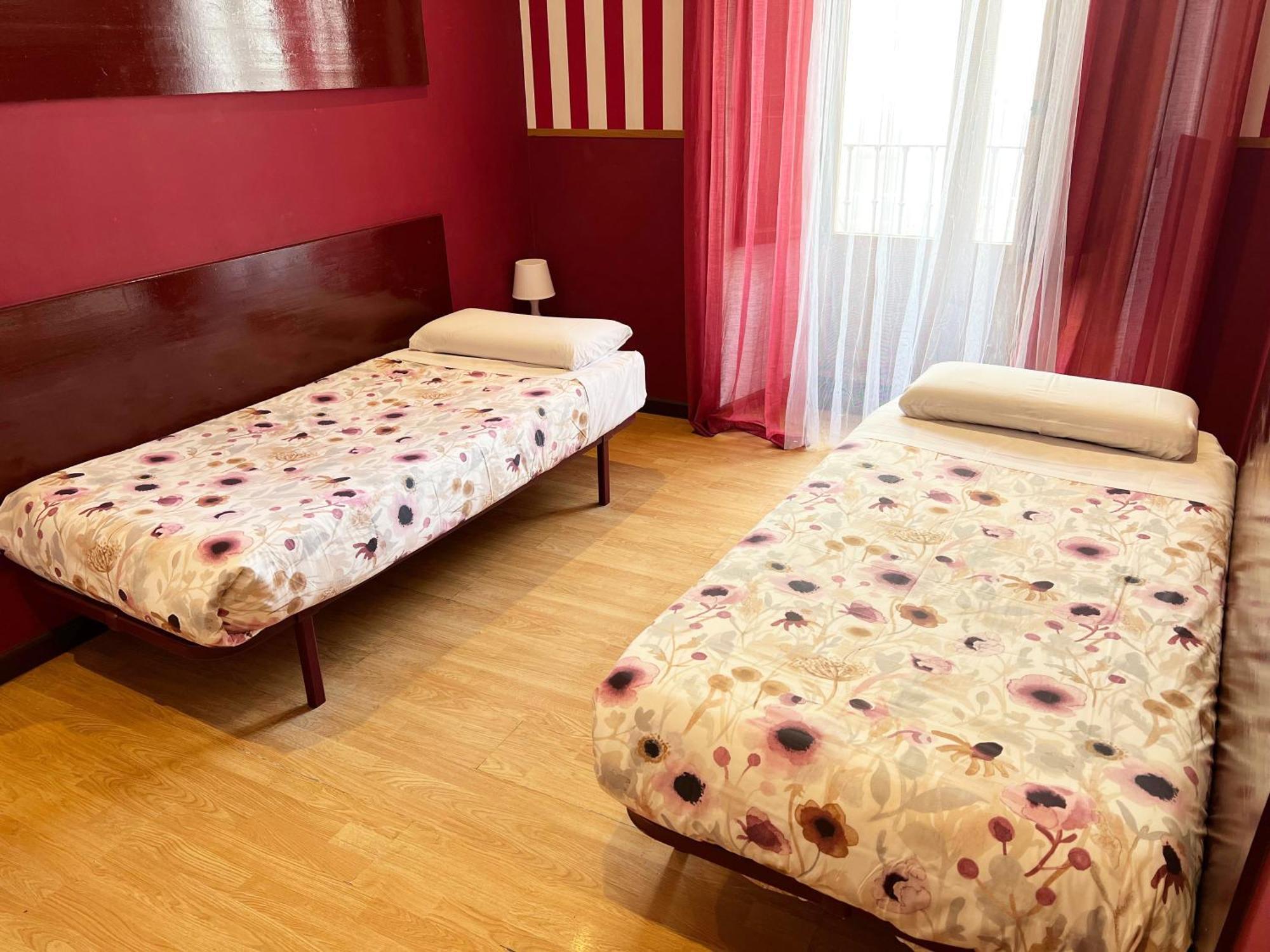 Hostal Abaaly Madrid Exterior photo