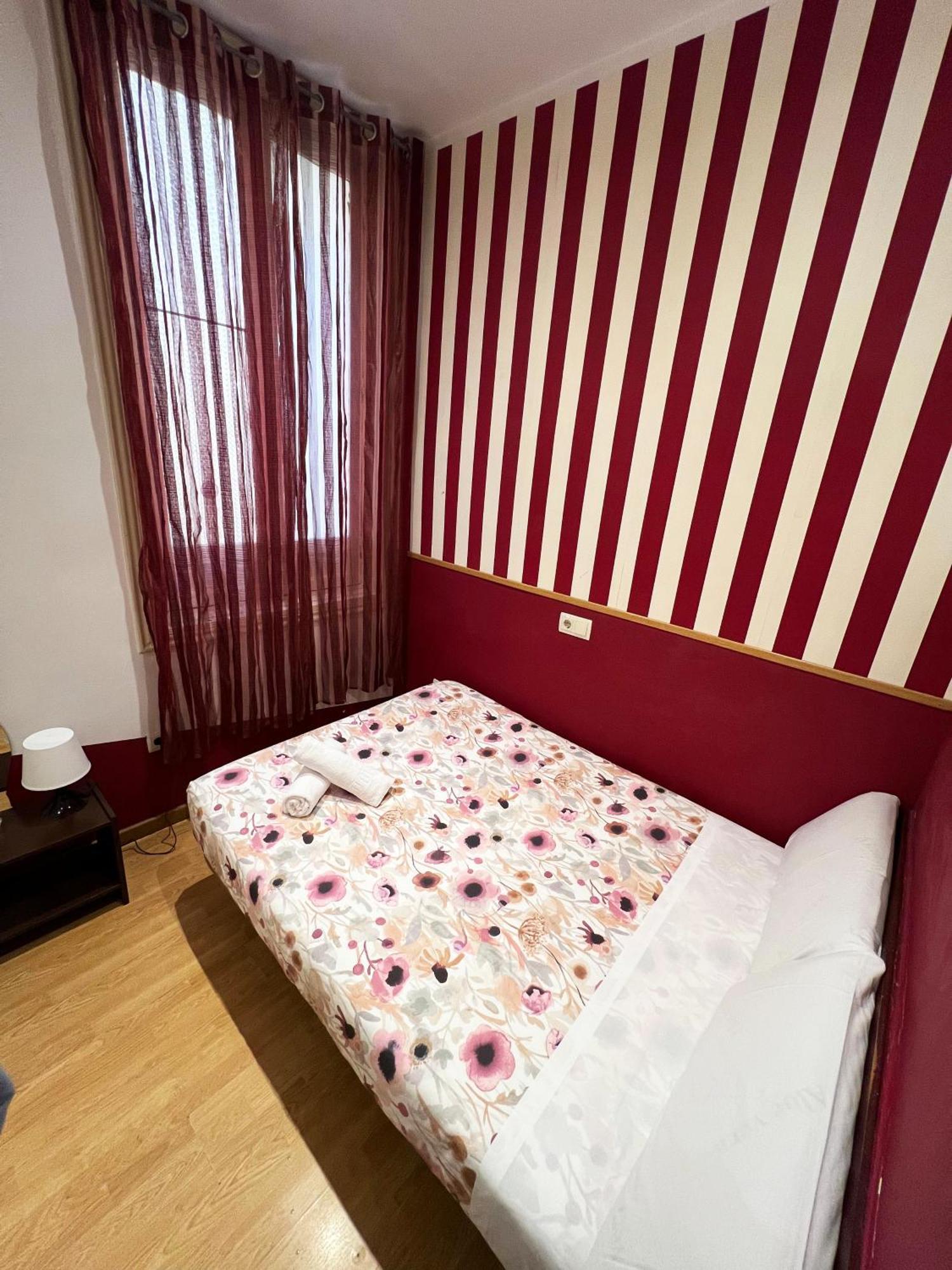 Hostal Abaaly Madrid Exterior photo
