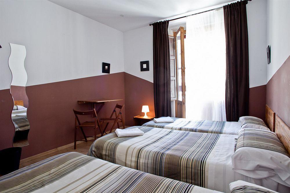 Hostal Abaaly Madrid Exterior photo