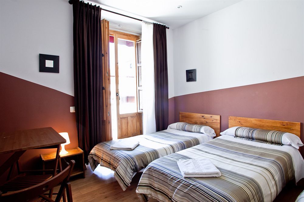 Hostal Abaaly Madrid Exterior photo
