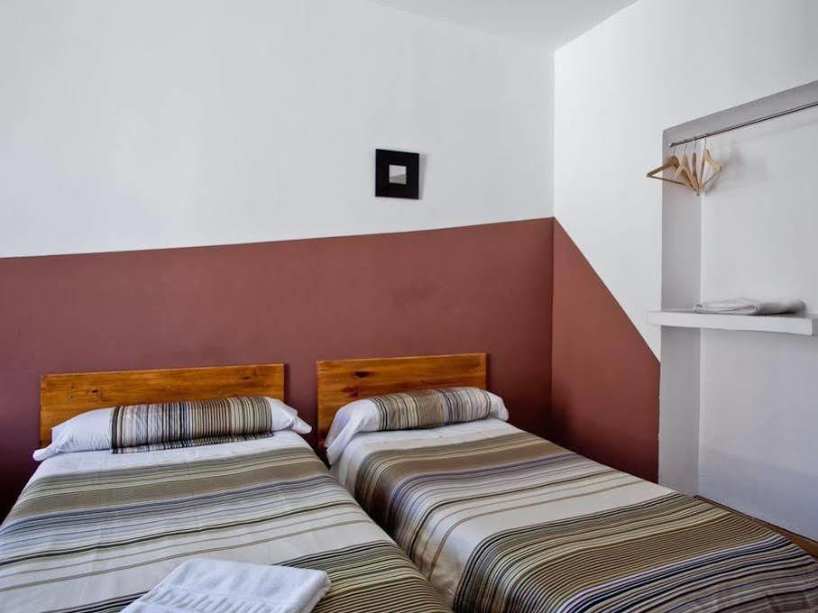 Hostal Abaaly Madrid Exterior photo
