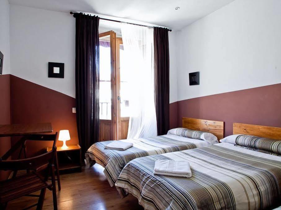 Hostal Abaaly Madrid Exterior photo